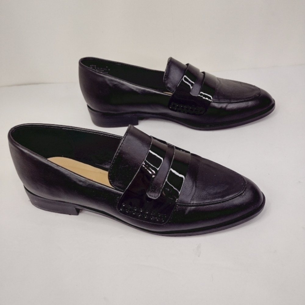 JustFab. Women's black loafers size (7.5)